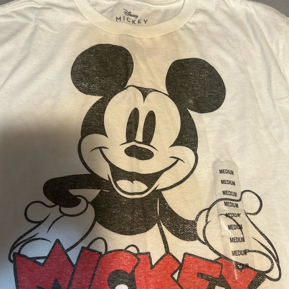 Disney T-shirt Mickey Mouse face on front of tee
